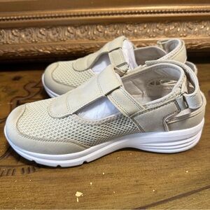 Dr Leonards Double Depth Diabetic Comfort Sneakers Women's size 6 Beige NIB